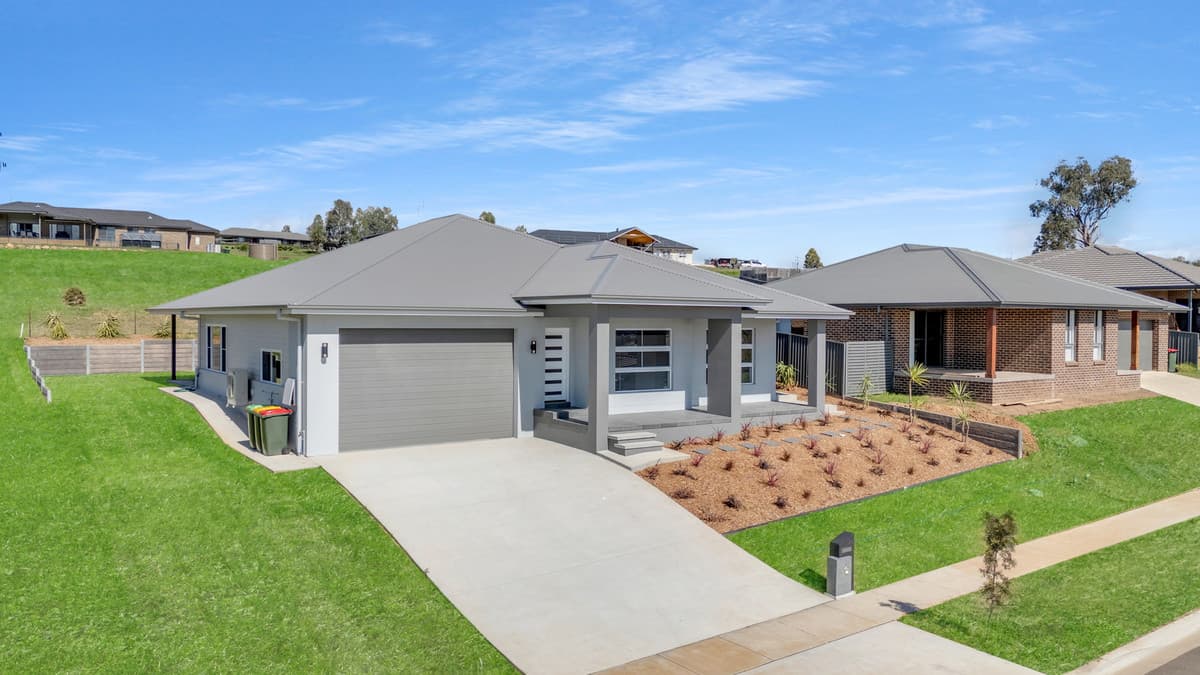 20 Currawong Drive, TAMWORTH NSW 2340, Tamworth - Image 1