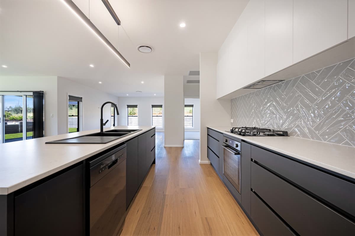20 Currawong Drive, TAMWORTH NSW 2340, Tamworth - Thumbnail 2