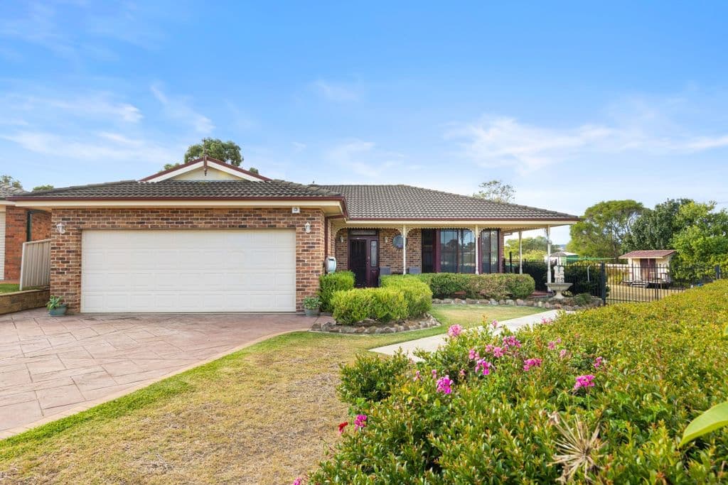 13 Beasley Close, Largs - Image 1