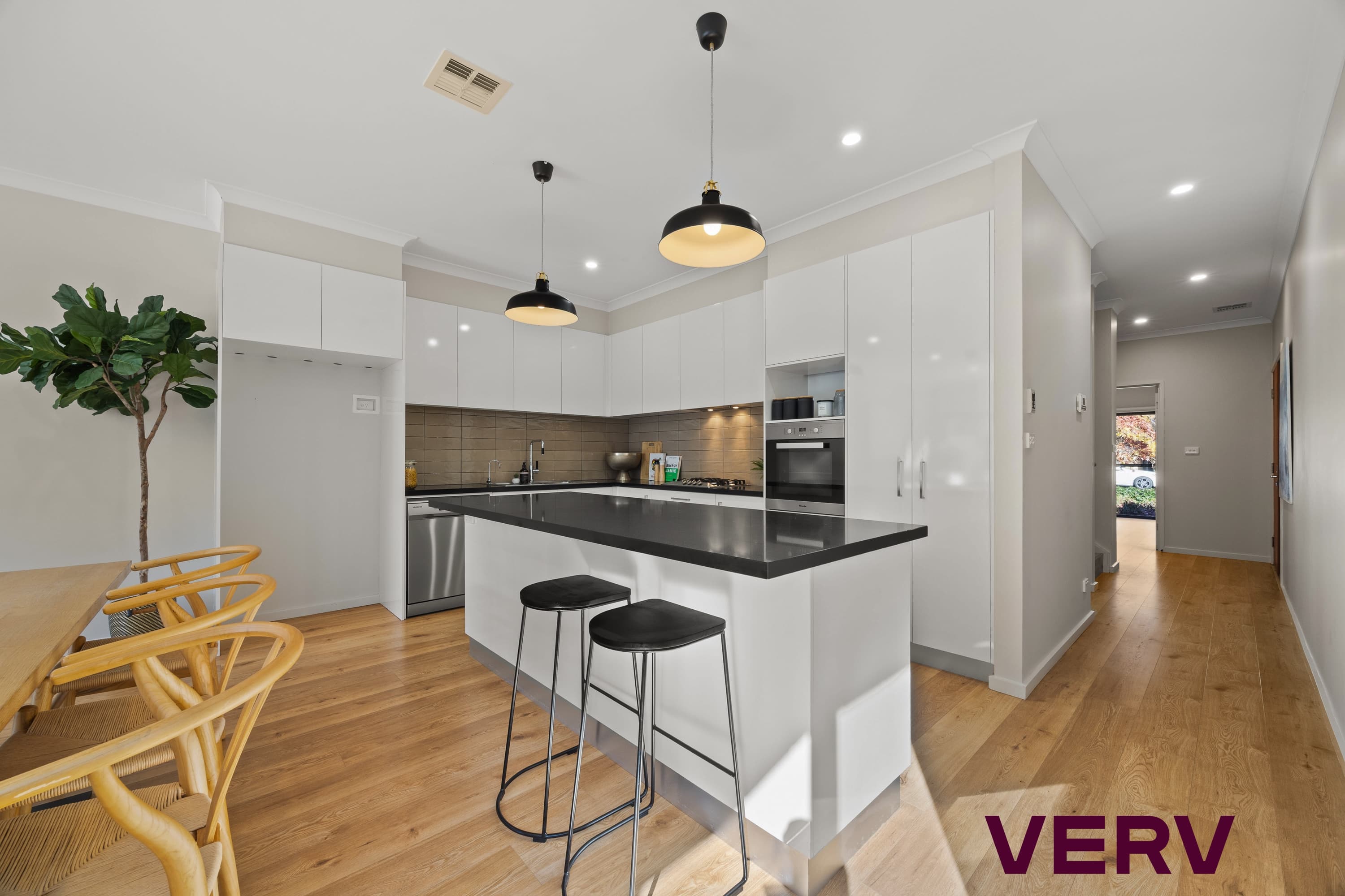 8B Lowanna Street Braddon ACT, Braddon - Thumbnail 4
