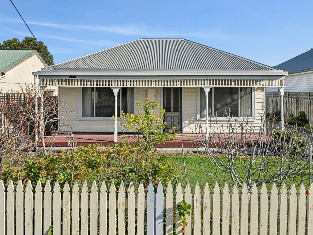 1/11 Alder Crescent, BELL PARK, Bell Park - Image 1