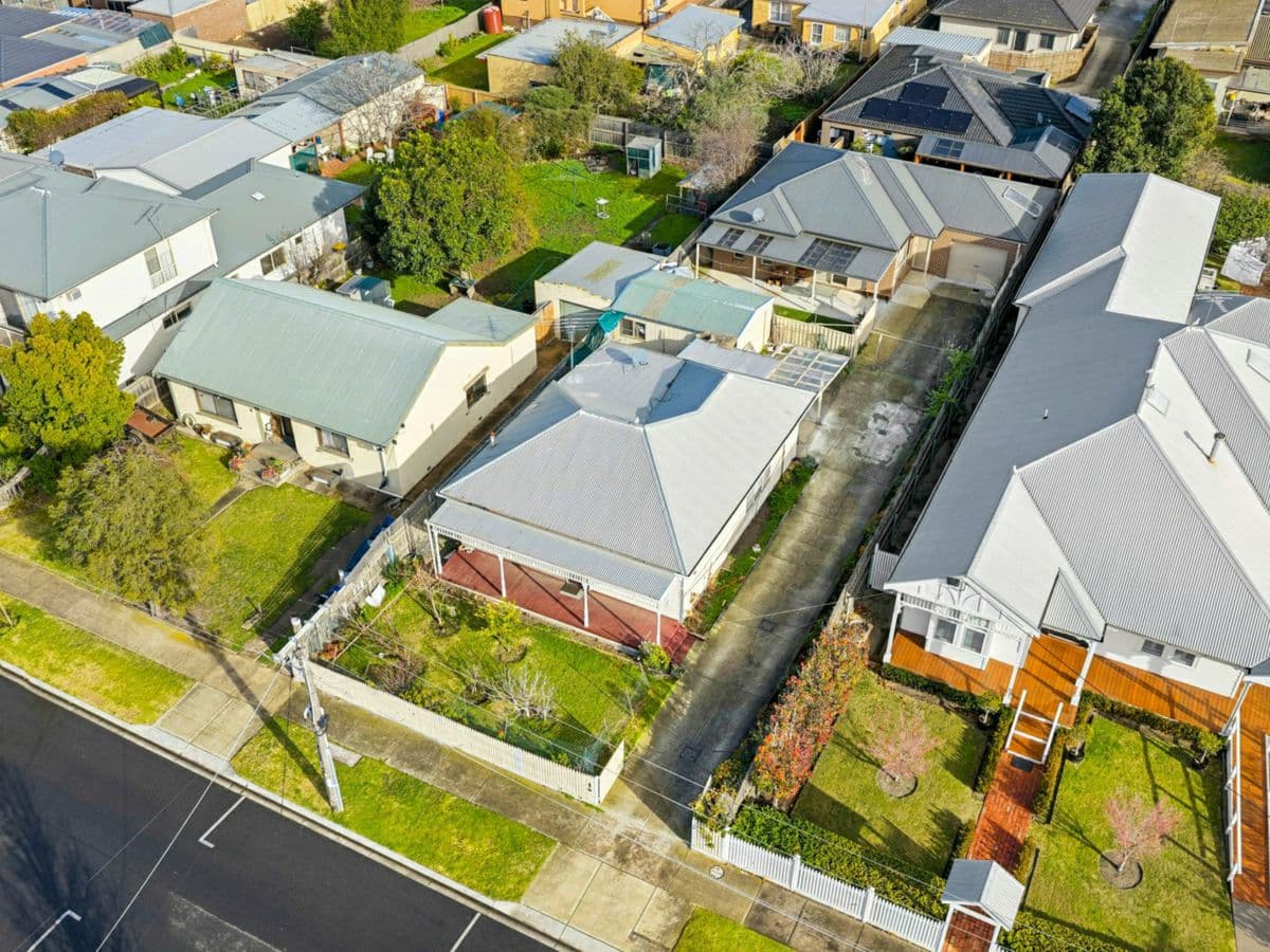 2/11 Alder Crescent, BELL PARK, Bell Park - Thumbnail 7