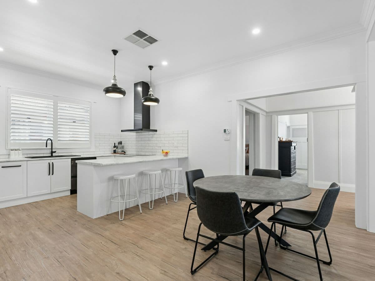 56 Crown Street, COOTAMUNDRA, Cootamundra - Thumbnail 2