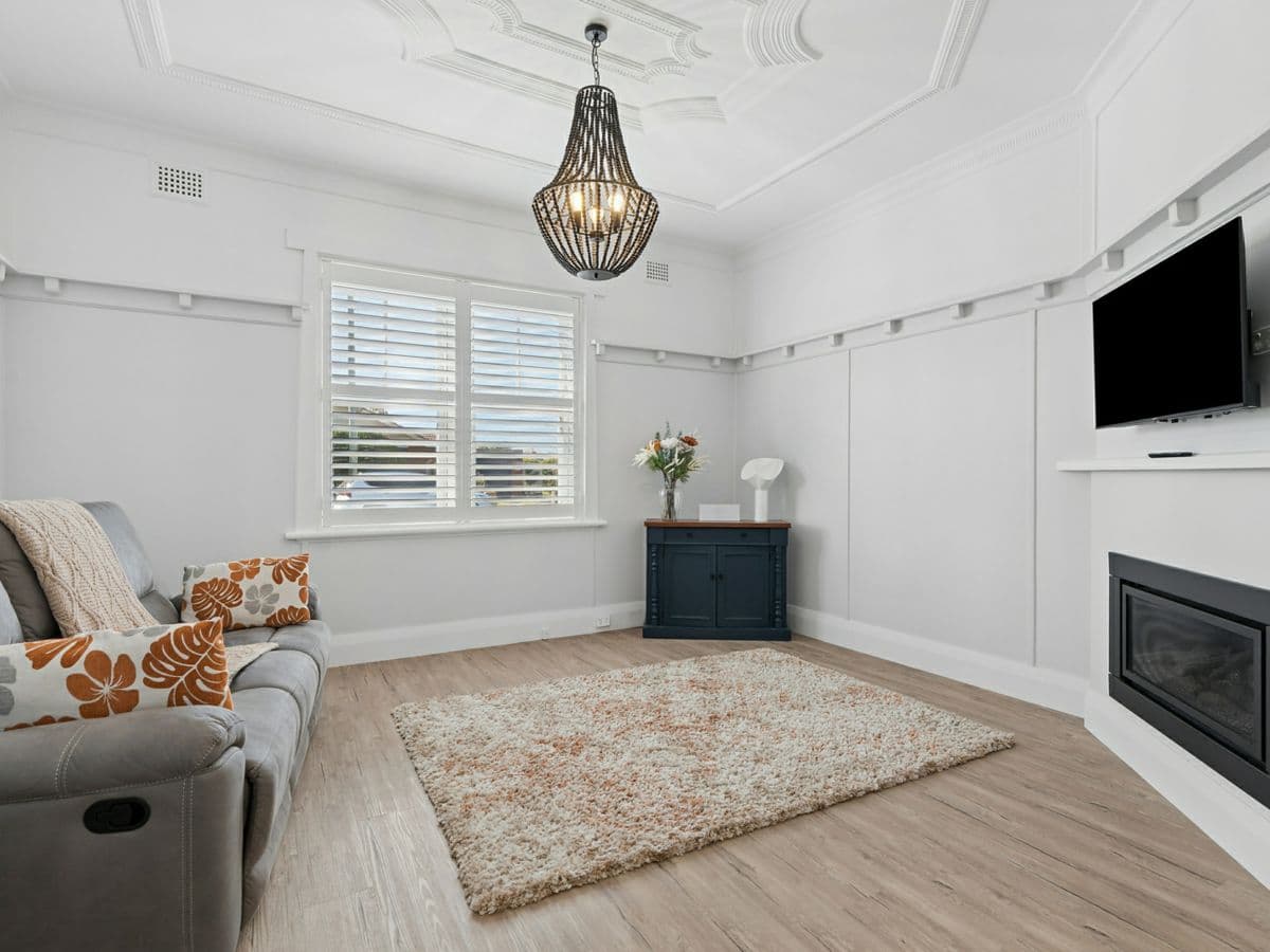 56 Crown Street, COOTAMUNDRA, Cootamundra - Thumbnail 3