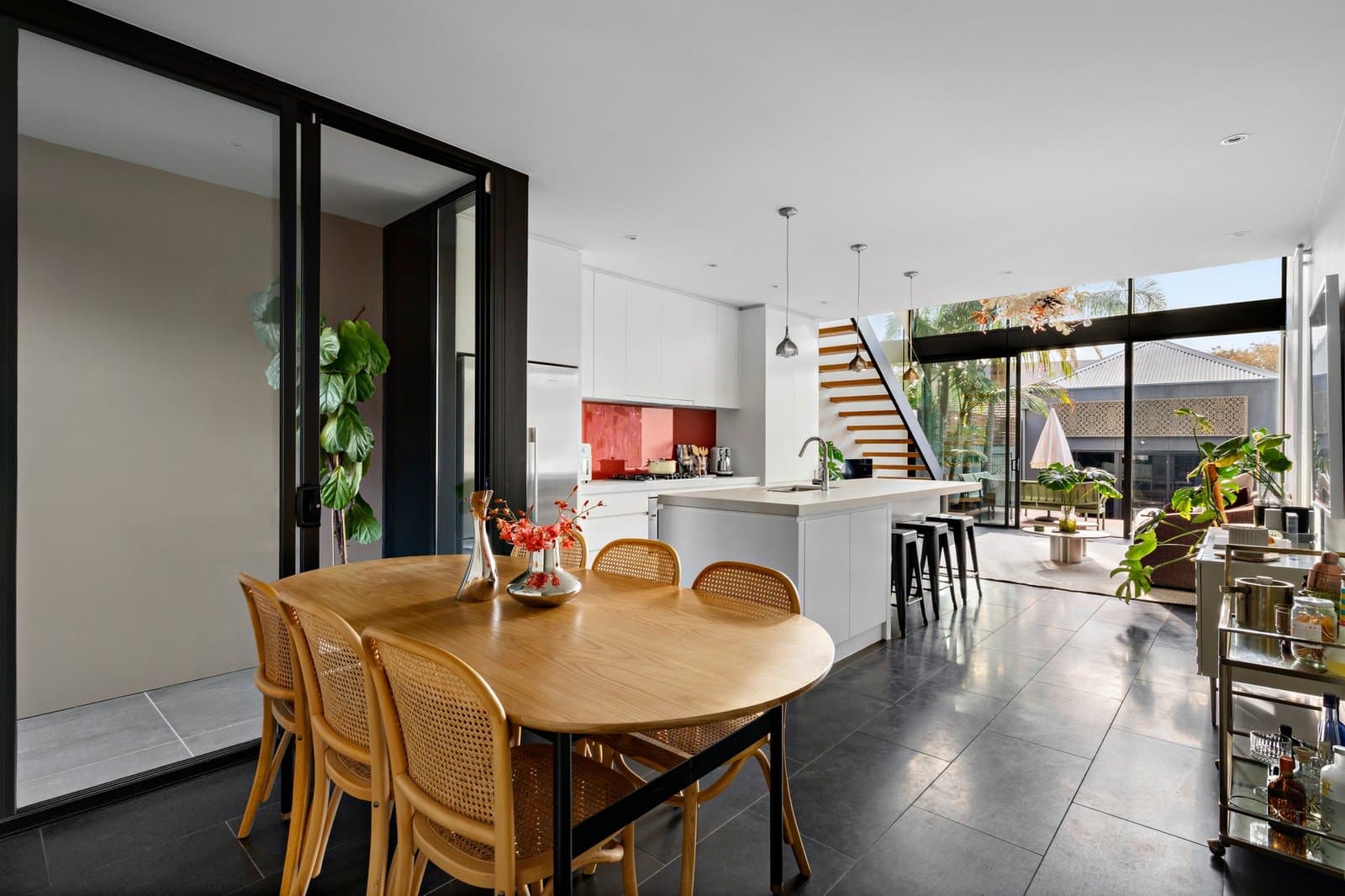303 Esplanade East, Port Melbourne - Thumbnail 5