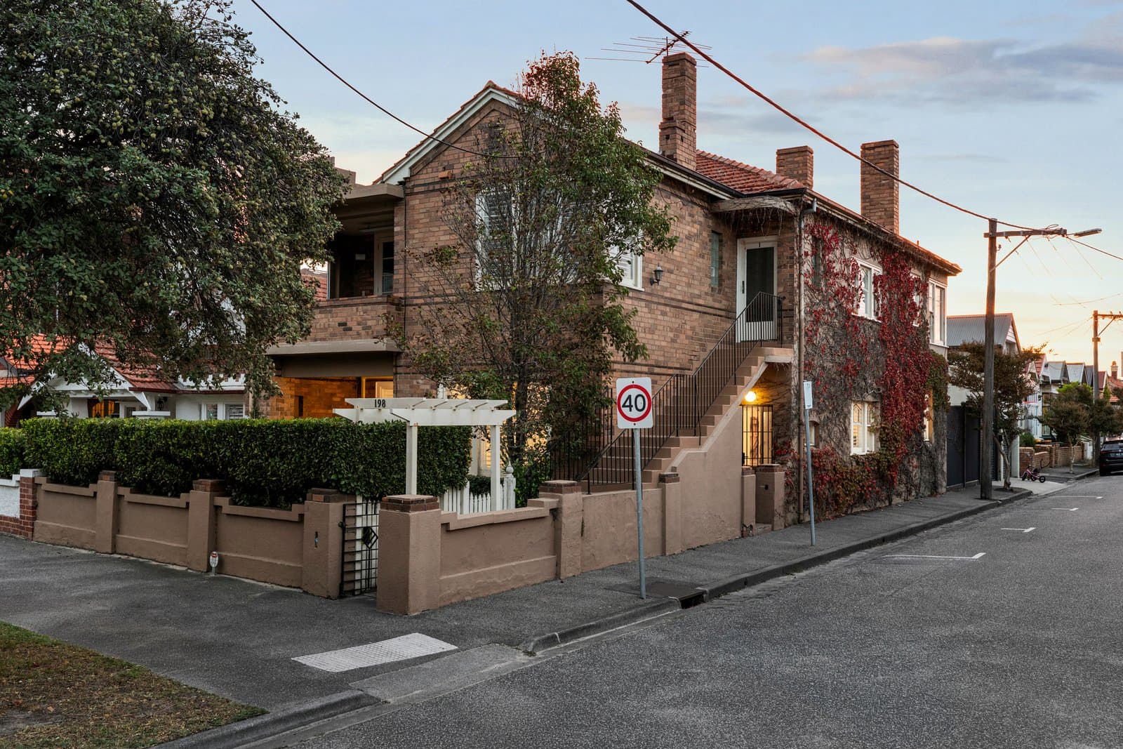 2/198 Kerferd Road, Albert Park - Image 1