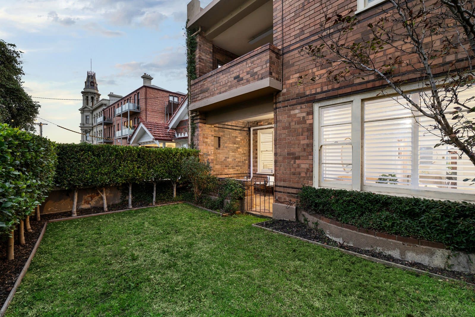2/198 Kerferd Road, Albert Park - Thumbnail 2