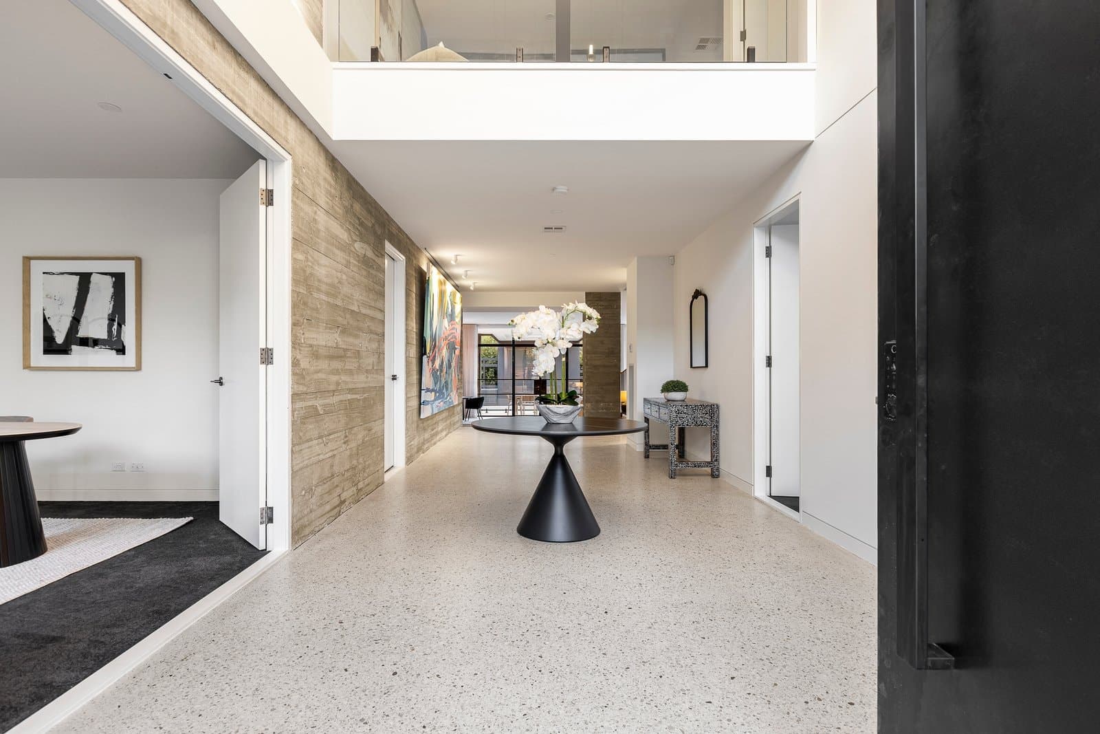 5 Hotham Court, Mont Albert - Thumbnail 2
