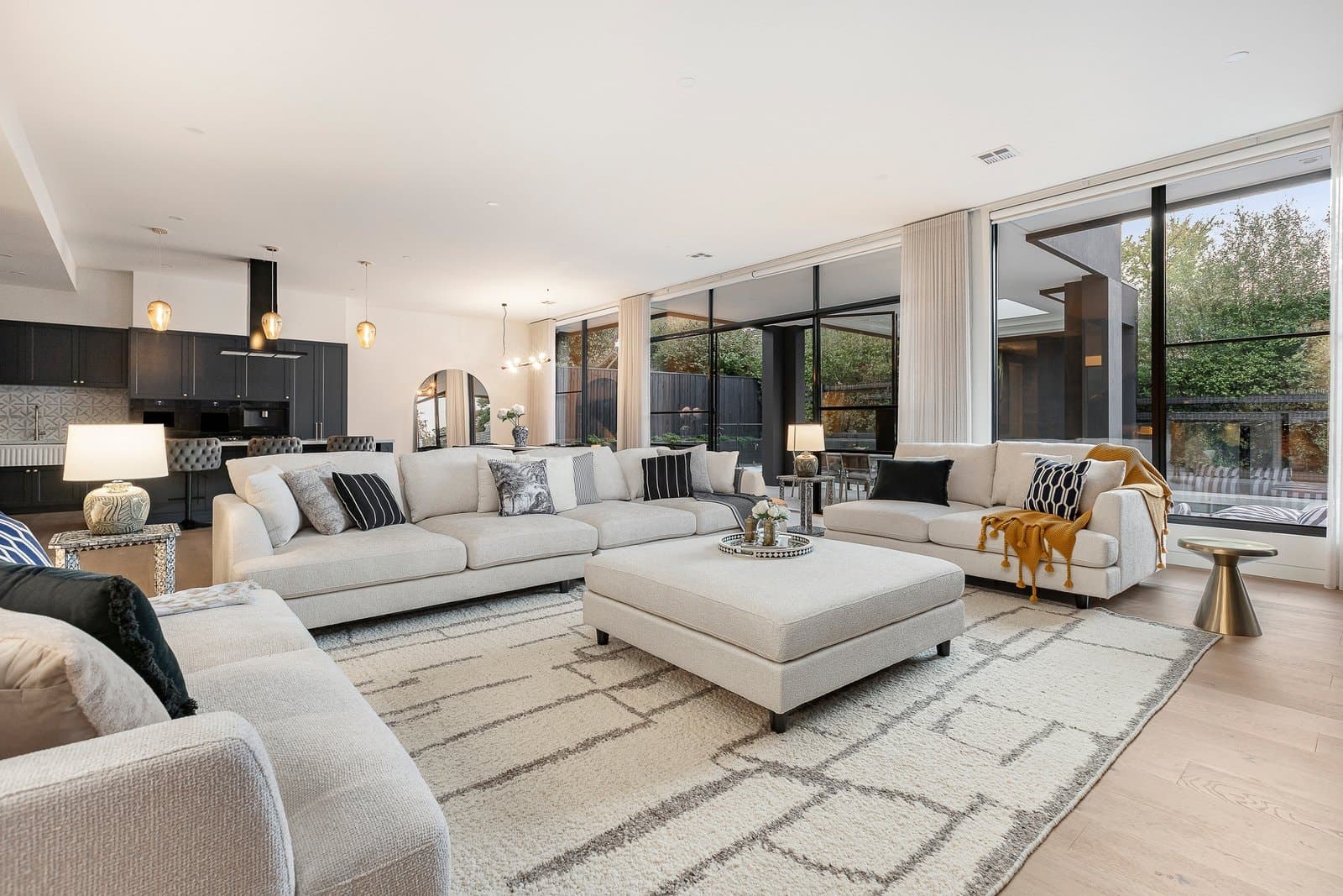 5 Hotham Court, Mont Albert - Thumbnail 3
