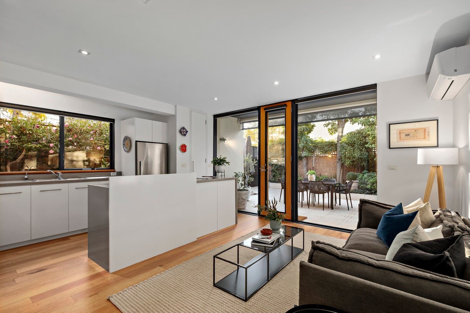 134 Napier Street, South Melbourne - Thumbnail 2