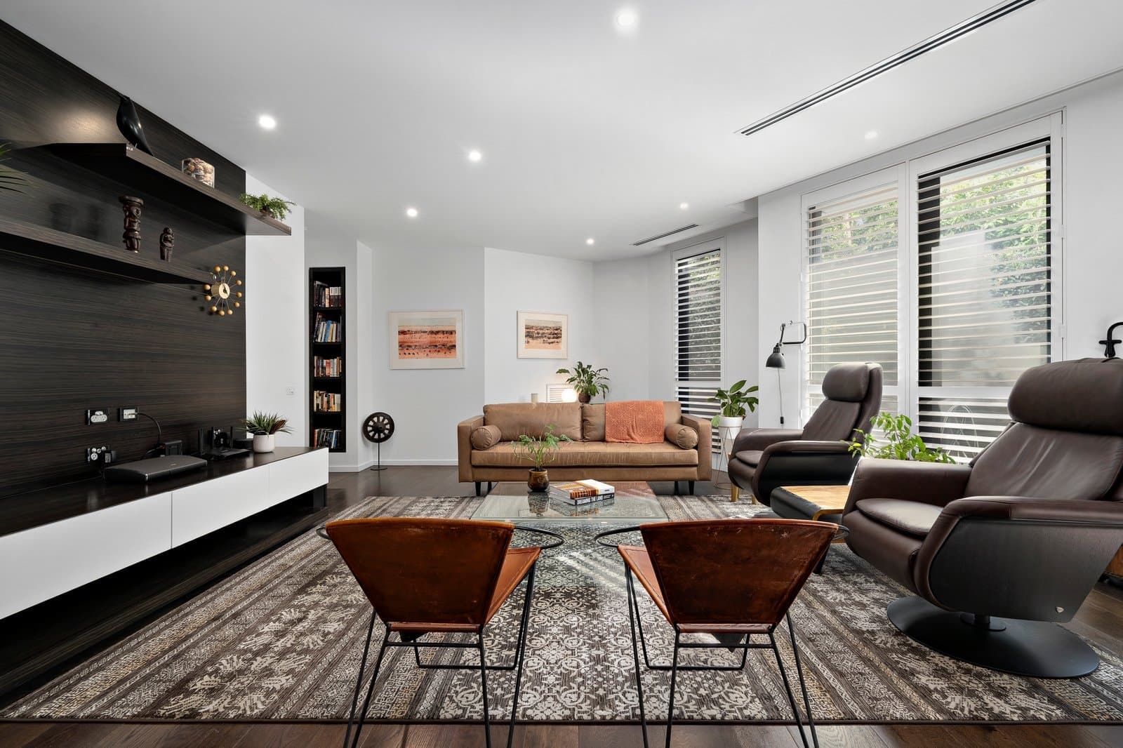 2/14 Martin Court, Toorak - Thumbnail 2