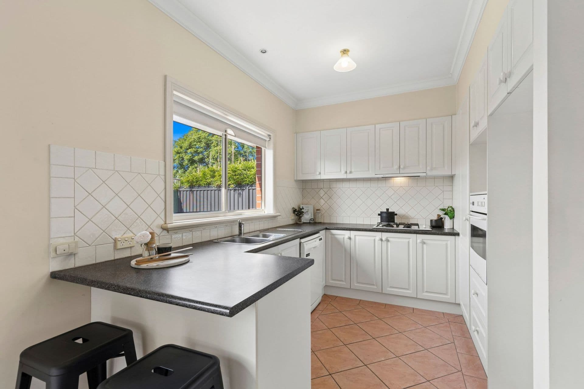 2/53 Bond Street, Newtown - Thumbnail 3