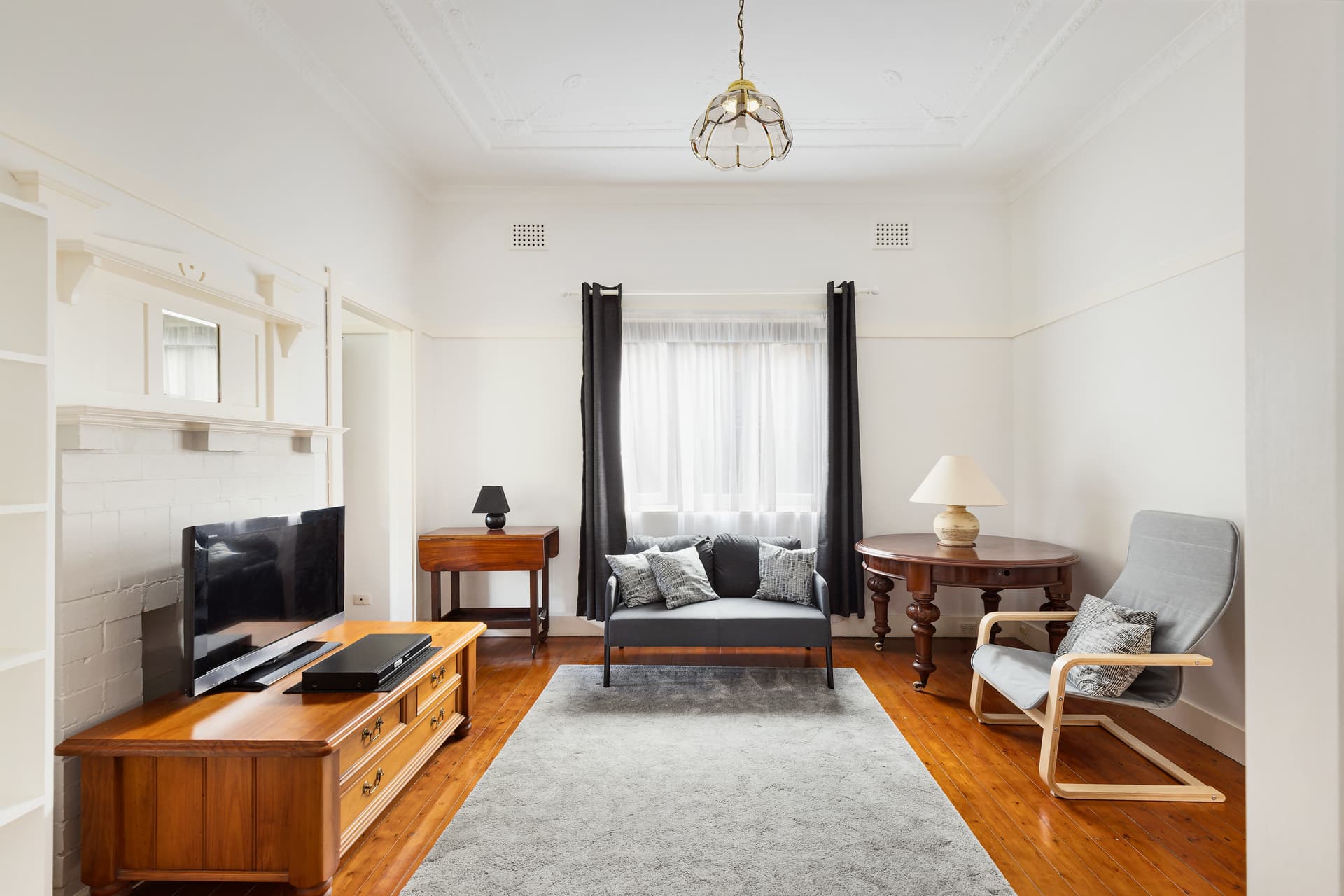 35 Bouvardia Street, Russell Lea - Thumbnail 2