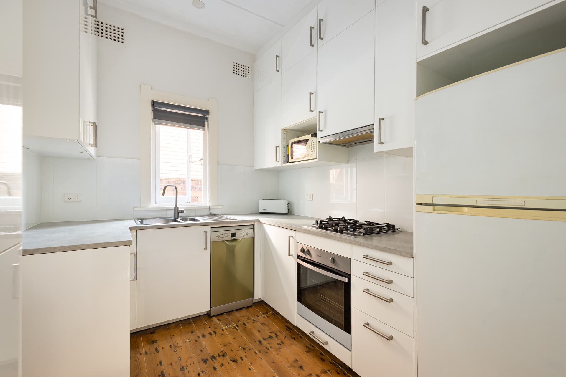 35 Bouvardia Street, Russell Lea - Thumbnail 4