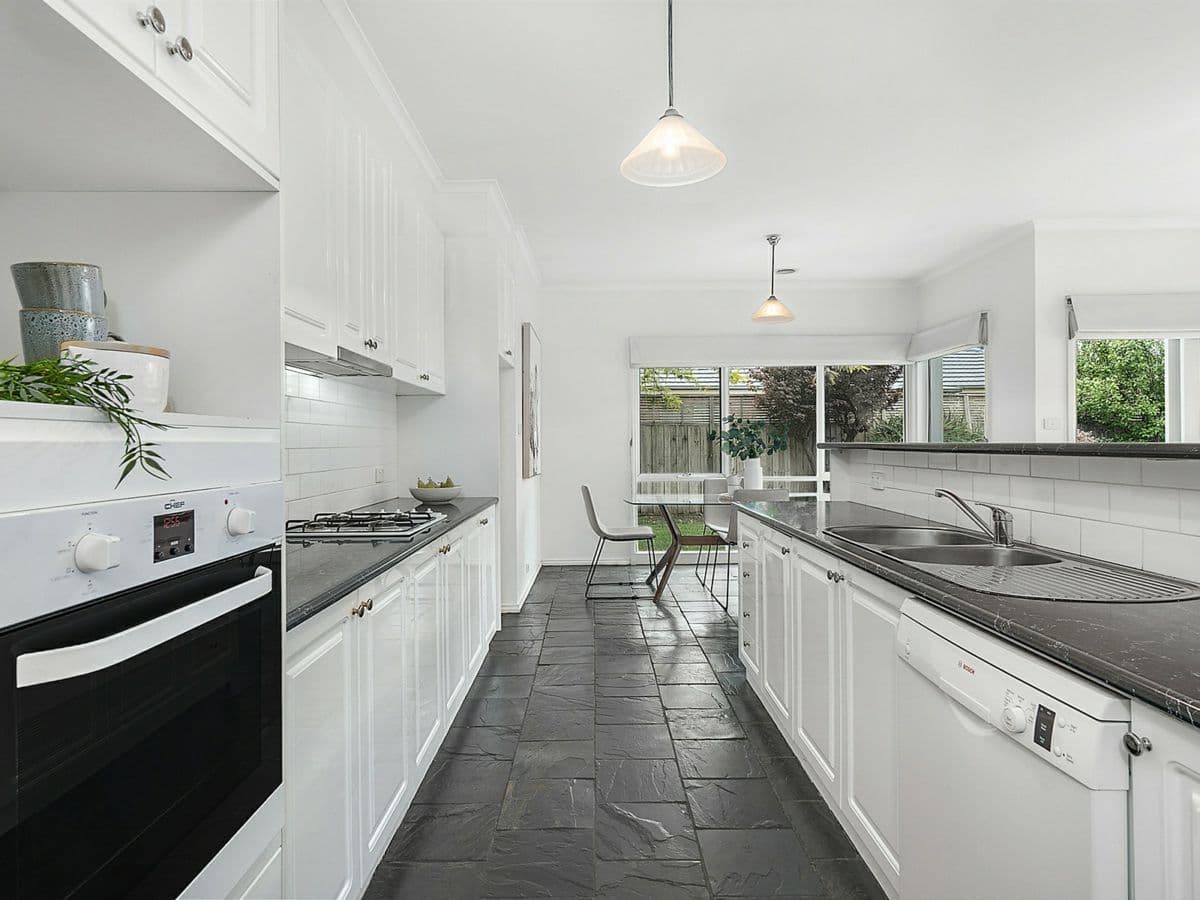 9 Sandtoft Court, HIGHTON, Highton - Thumbnail 2