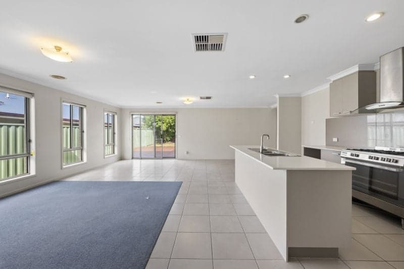 10 Waterford Drive, Under Offer, Under Offer - Thumbnail 4