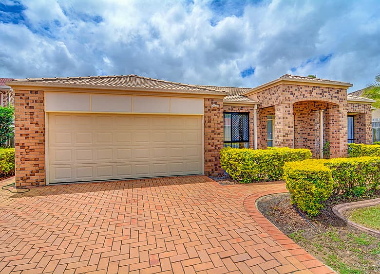 8 Falaise Place, Sunnybank Hills - Image 1