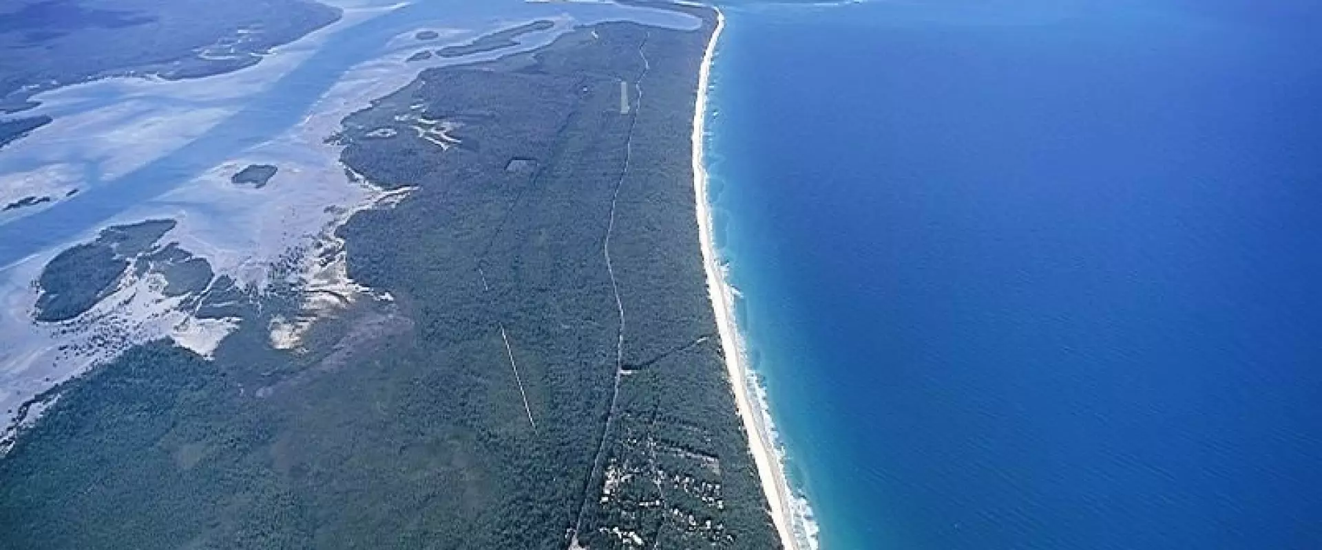 Rainbow Beach, Rainbow Beach - Thumbnail 6