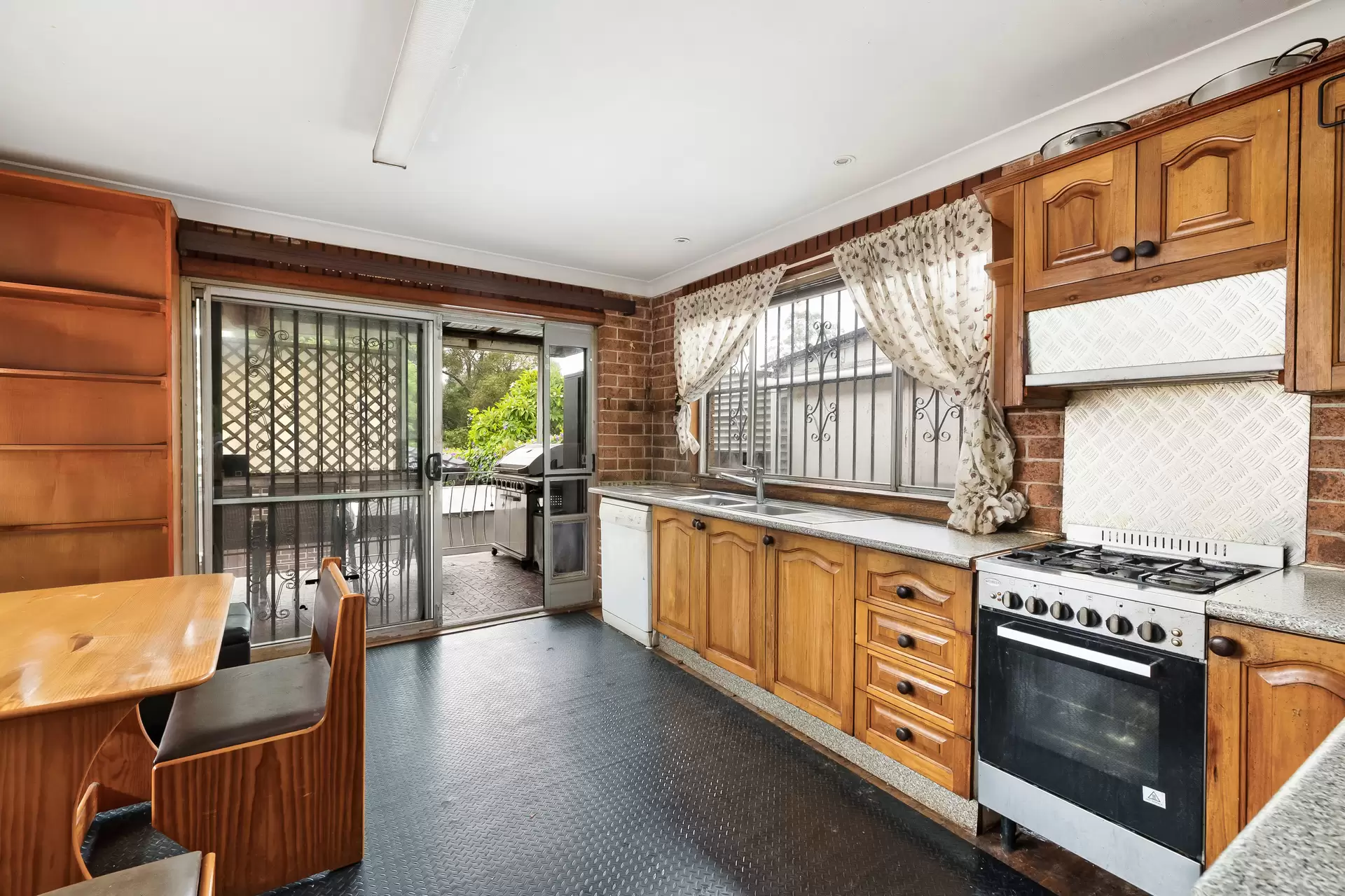 13 Undercliffe Road, Earlwood - Thumbnail 3
