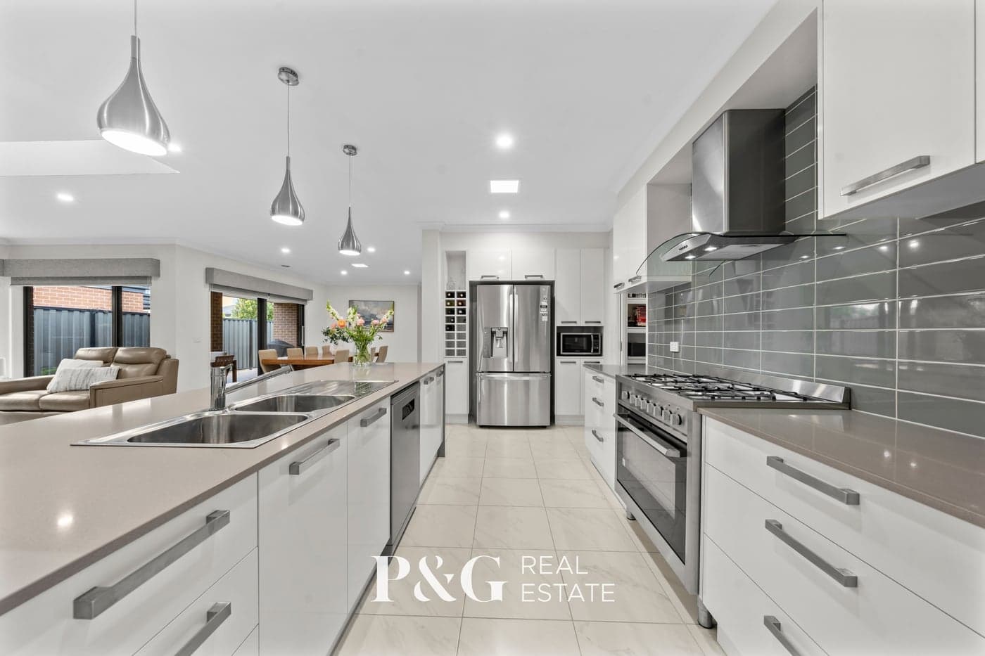 18 Marblelight Way, Clyde North - Thumbnail 3