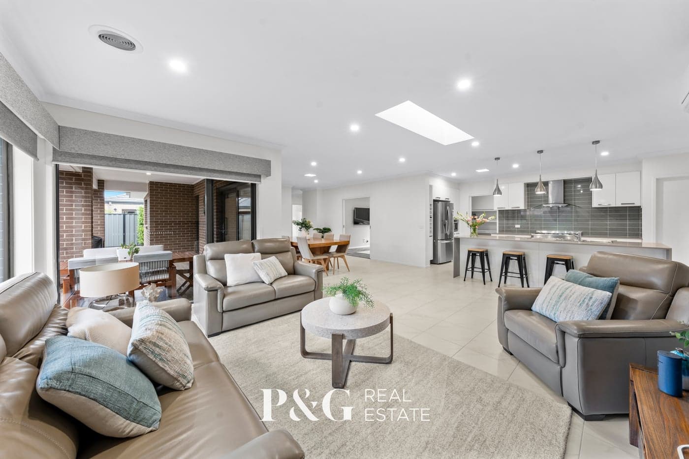 18 Marblelight Way, Clyde North - Thumbnail 6