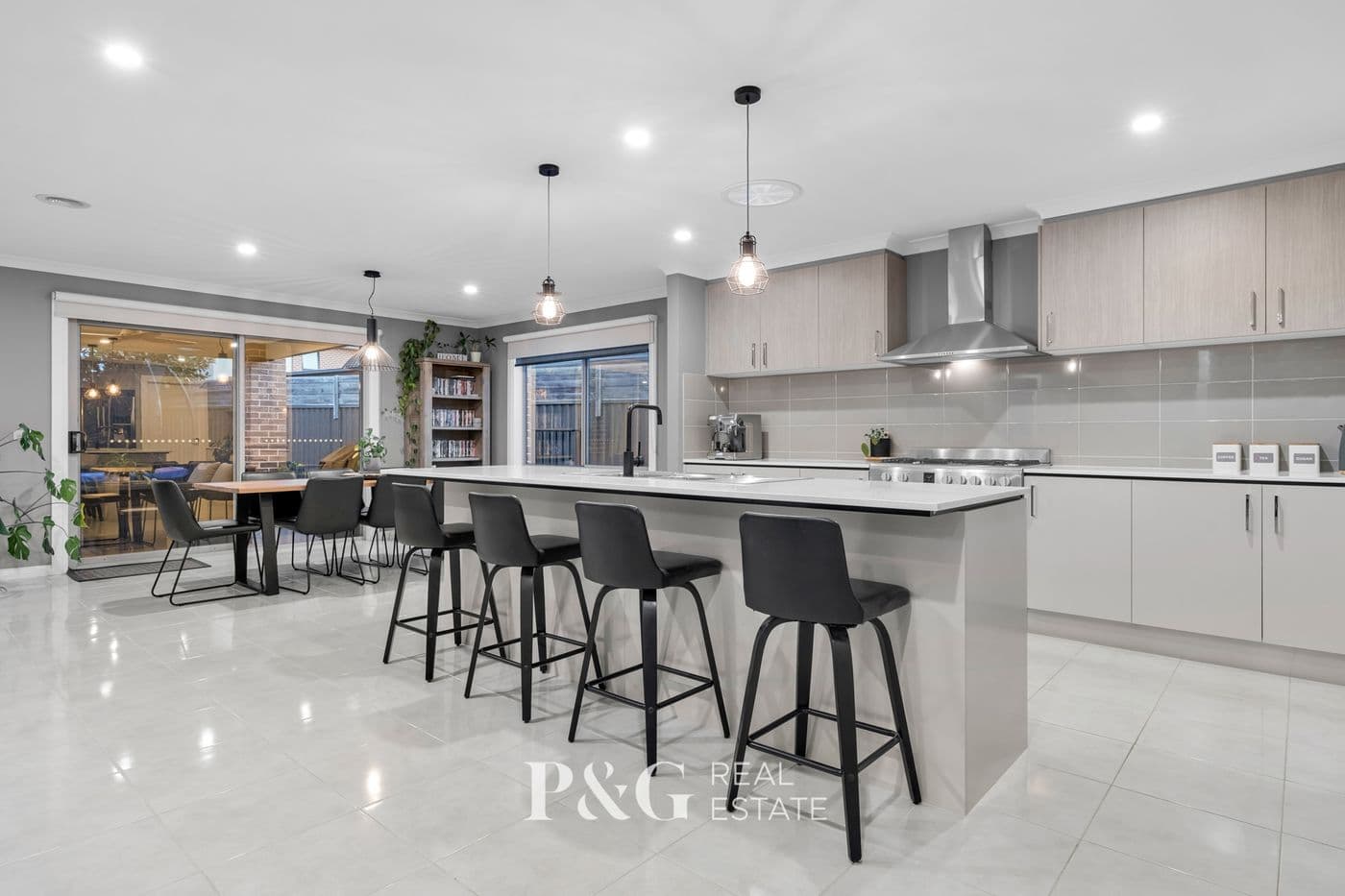 4 Alderstone Rise, Cranbourne East - Thumbnail 2