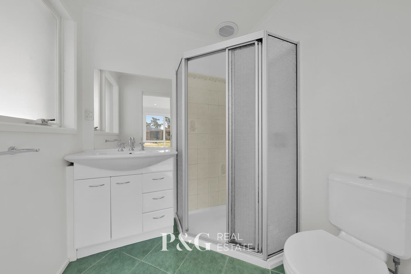12 Loganberry Close, Cranbourne North - Thumbnail 3