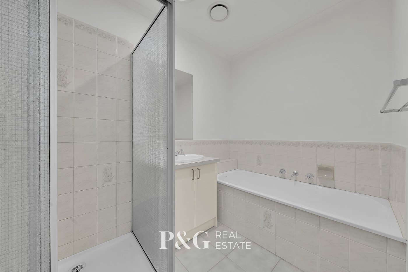 12 Loganberry Close, Cranbourne North - Thumbnail 4