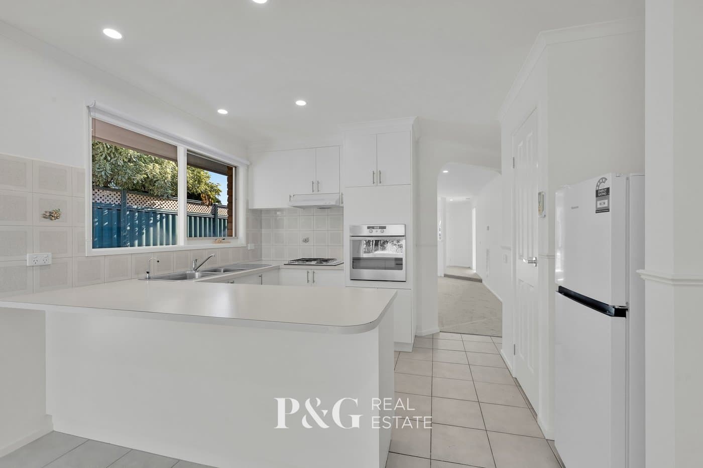 12 Loganberry Close, Cranbourne North - Thumbnail 6