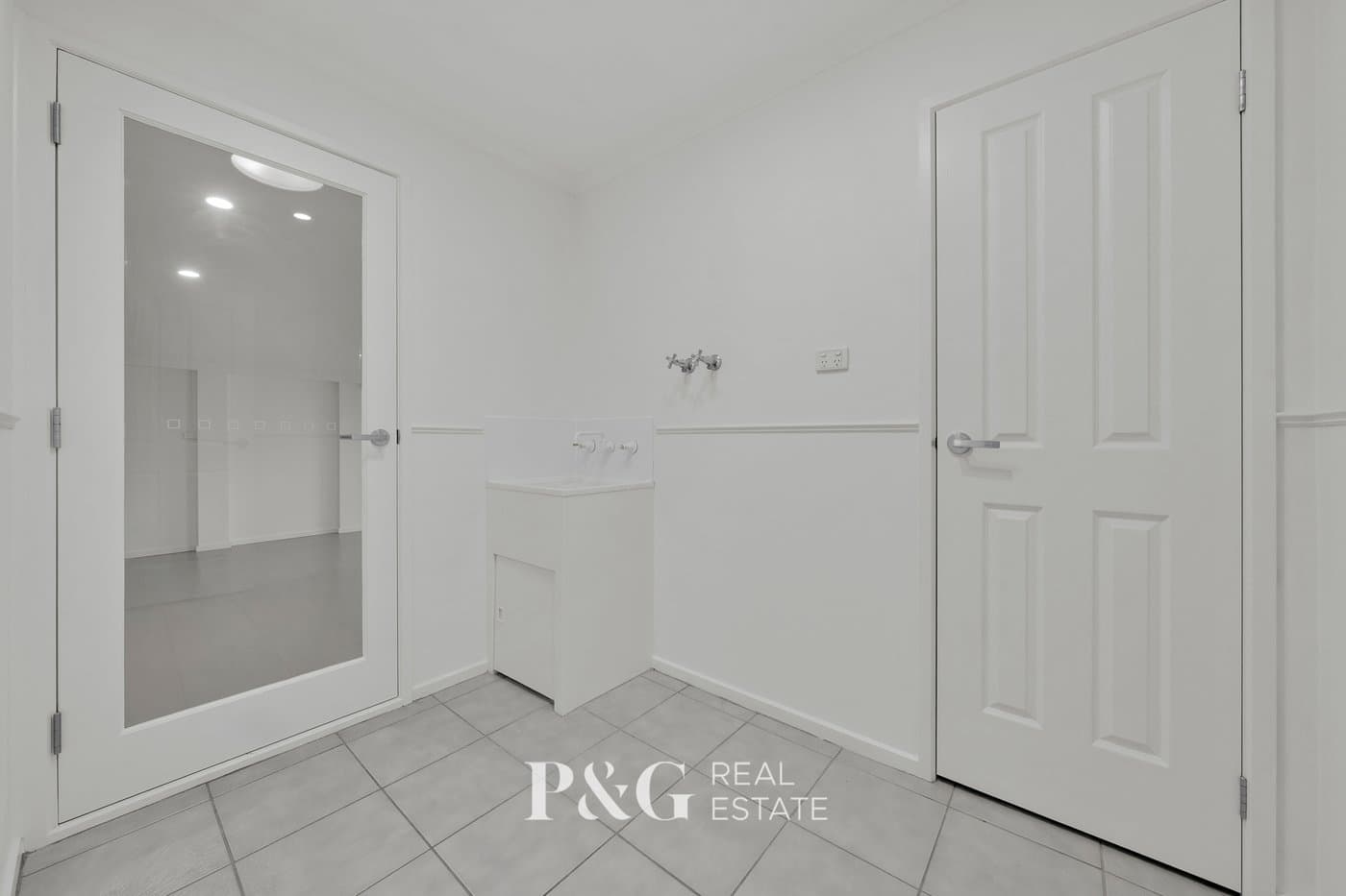 12 Loganberry Close, Cranbourne North - Thumbnail 8