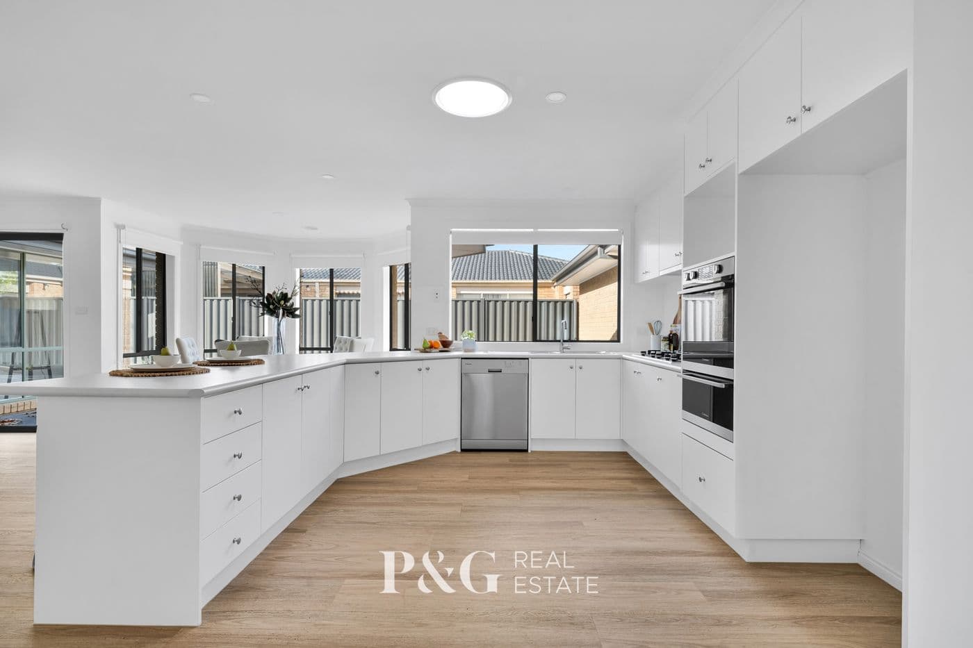 19 Cromford Crescent, Narre Warren South - Thumbnail 3