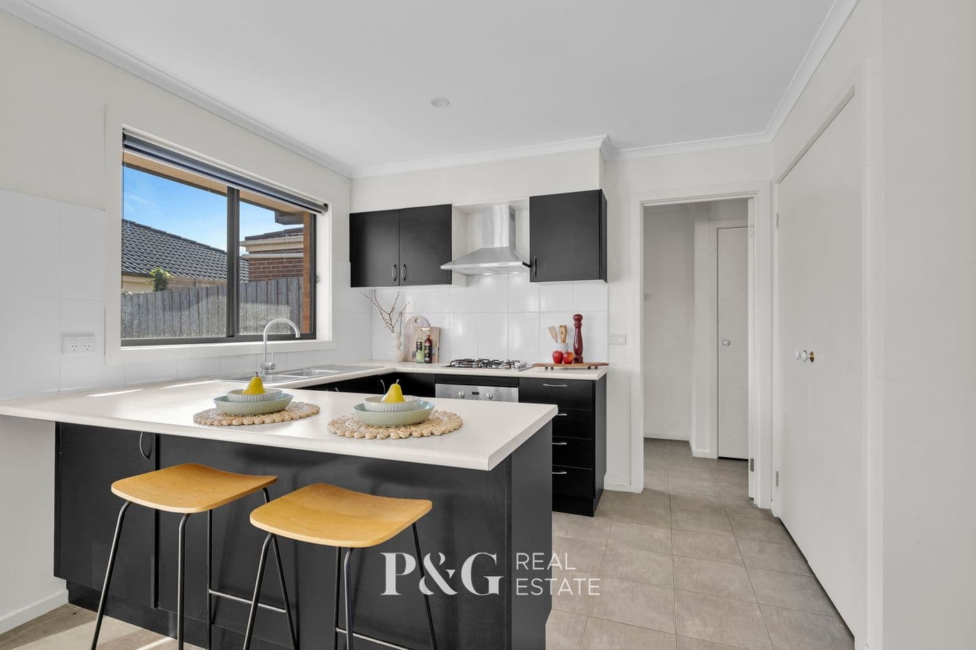 16 Oakgrove Drive, Narre Warren South - Thumbnail 2