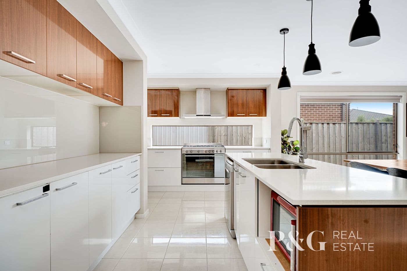 31 Simmental Drive, Clyde North - Thumbnail 3