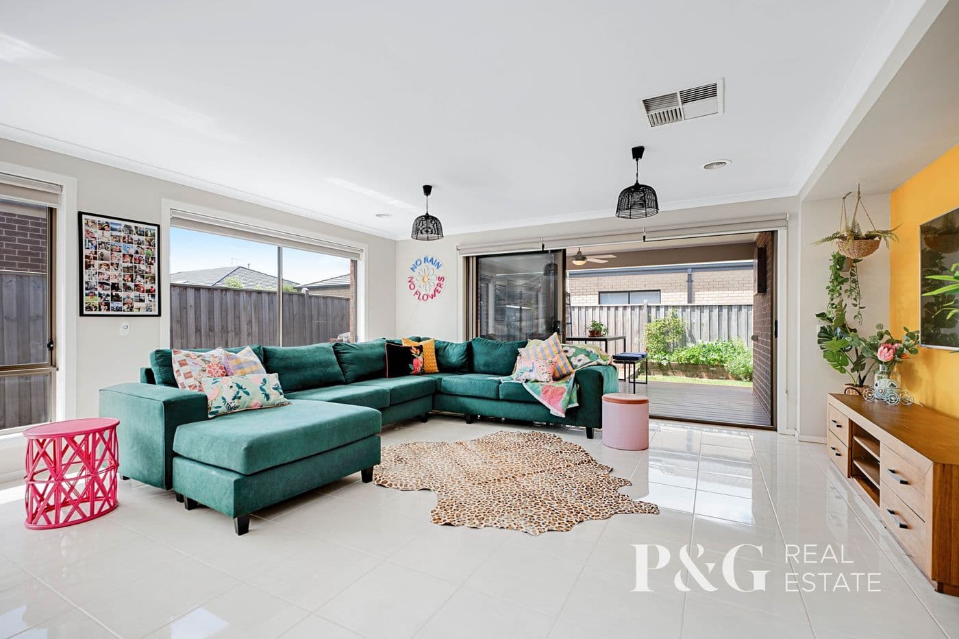31 Simmental Drive, Clyde North - Thumbnail 4