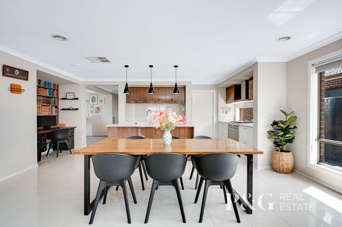 31 Simmental Drive, Clyde North - Thumbnail 5