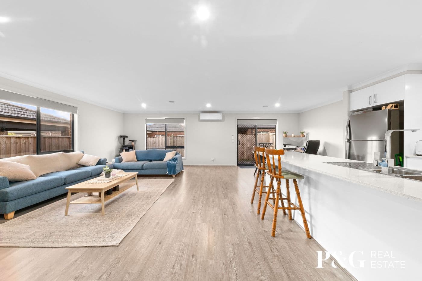 48 Moroak Crescent, Clyde North - Thumbnail 2