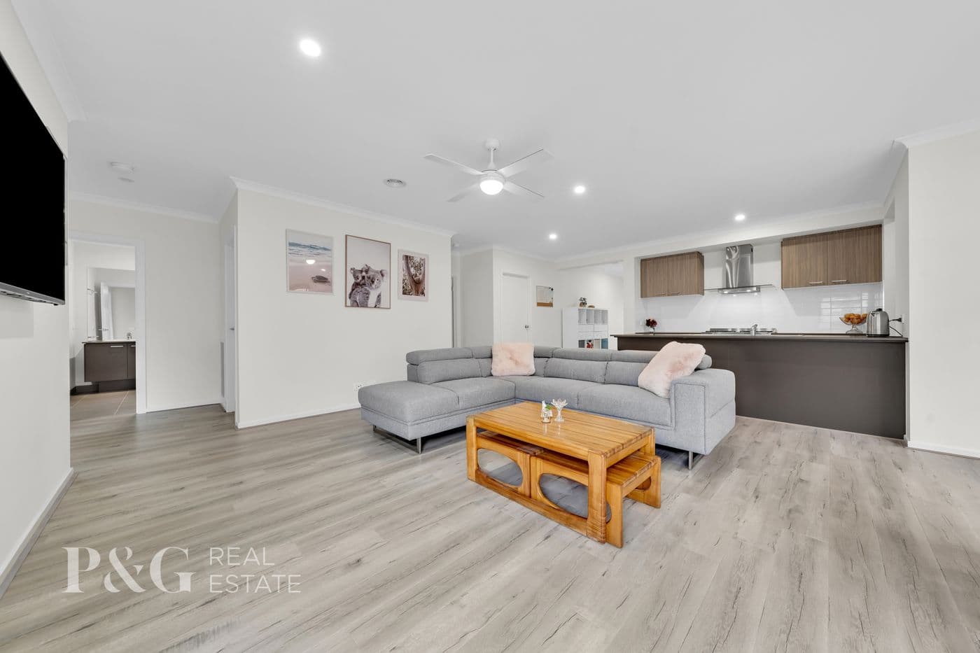 32 Bonza Circuit, Clyde North - Thumbnail 6