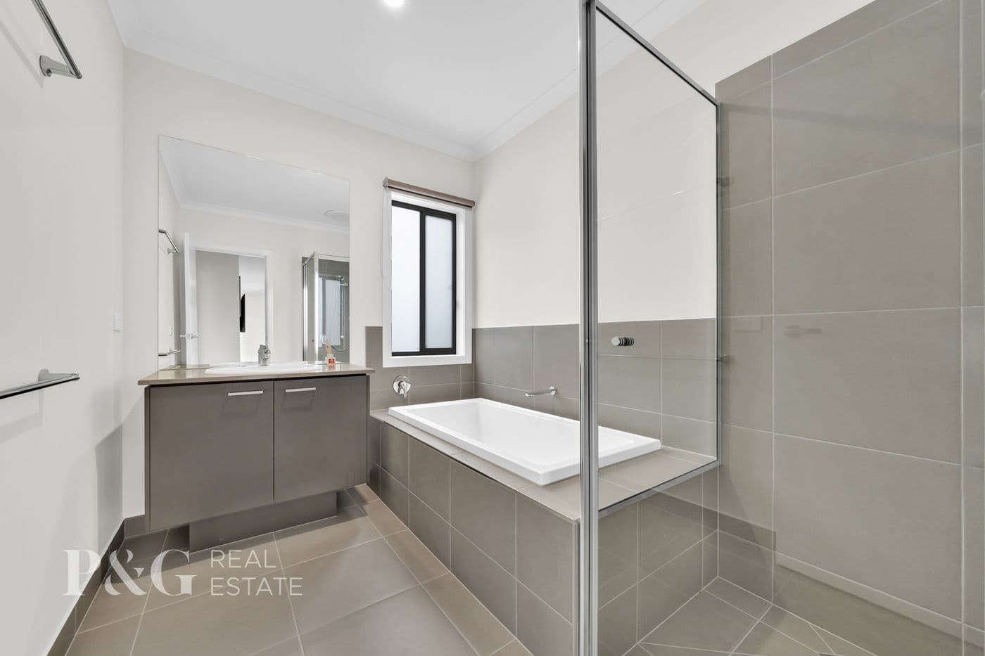 32 Bonza Circuit, Clyde North - Thumbnail 8