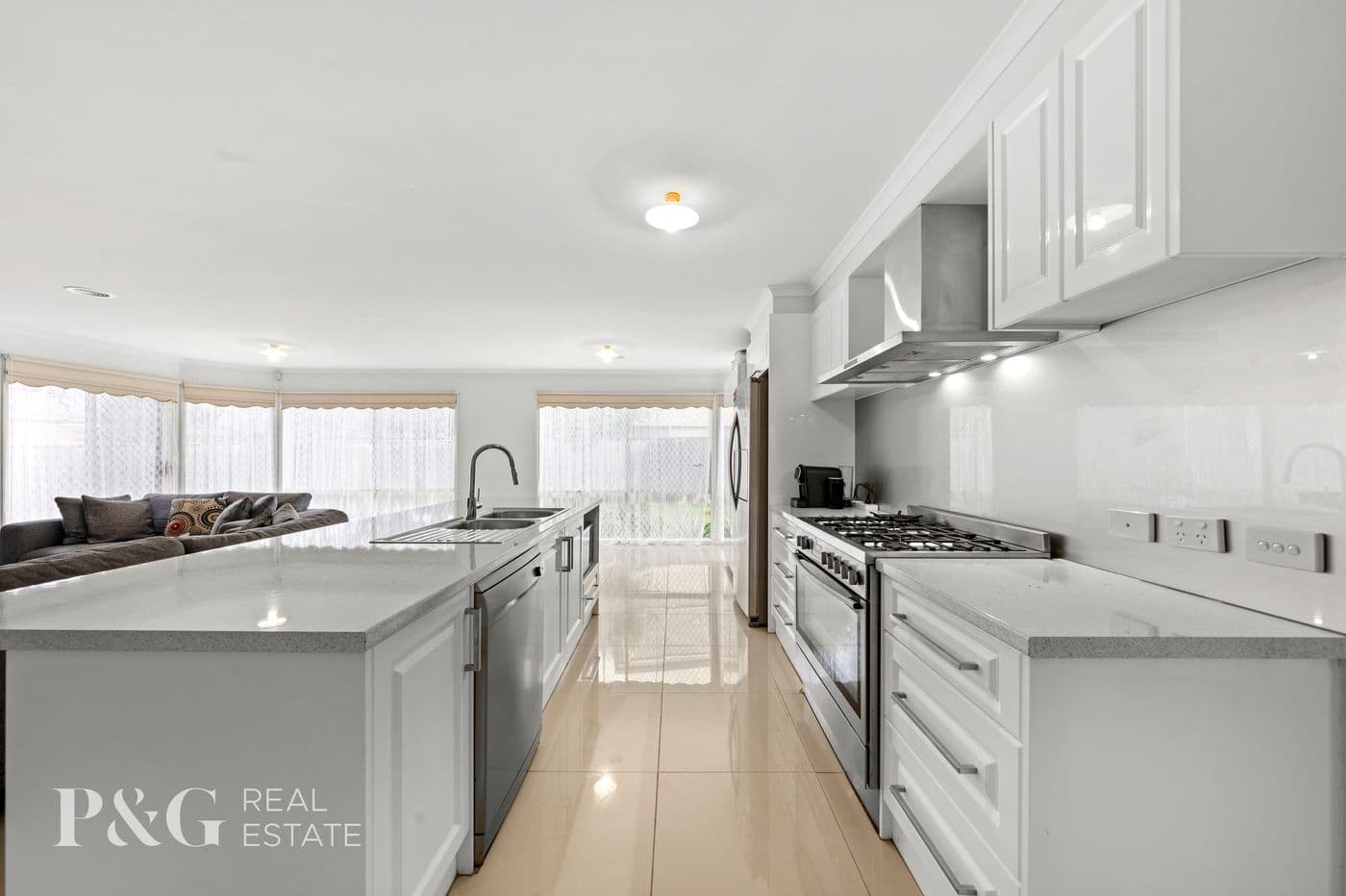 5 Wattle Grove, Narre Warren South - Thumbnail 2