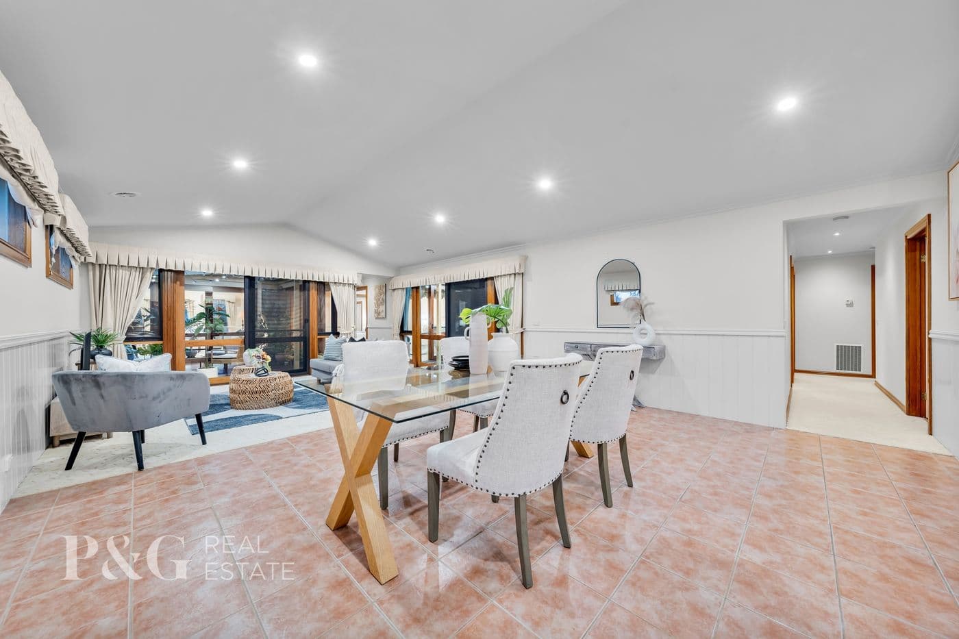 18 The Springs Close, Narre Warren South - Thumbnail 2