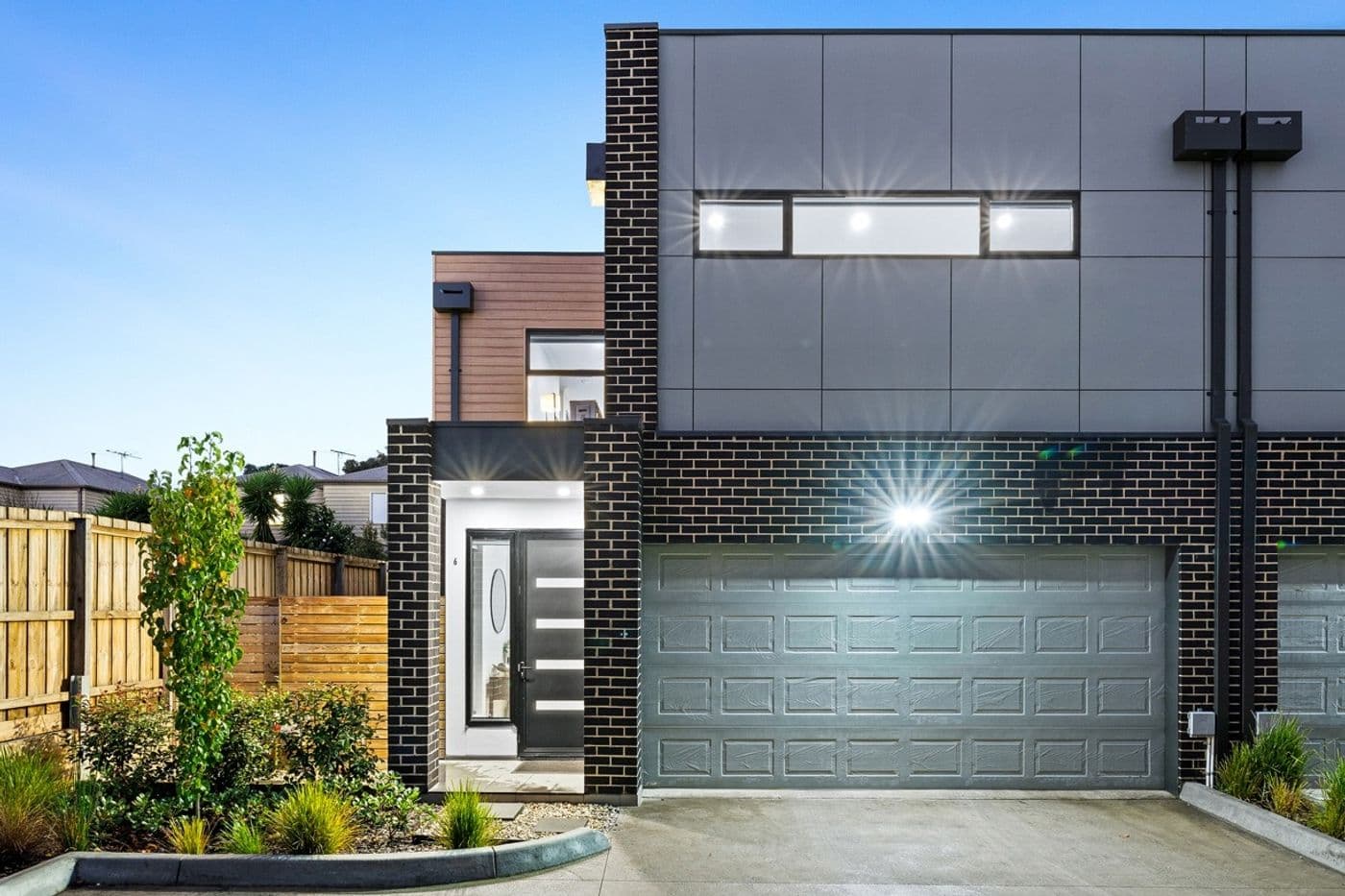 6/11 Young Road, Hallam - Image 1