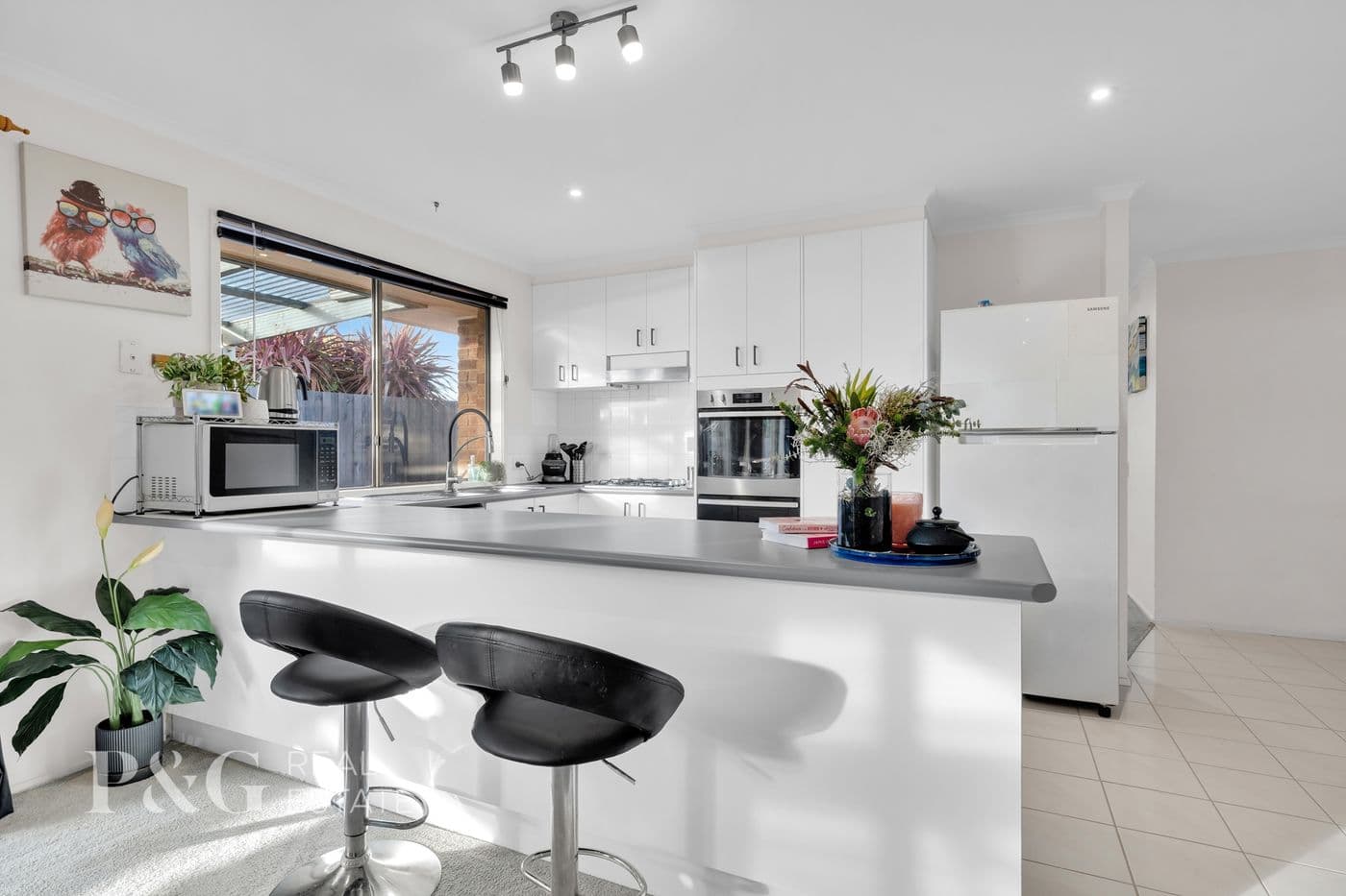 12 England Walk, Narre Warren South - Thumbnail 2