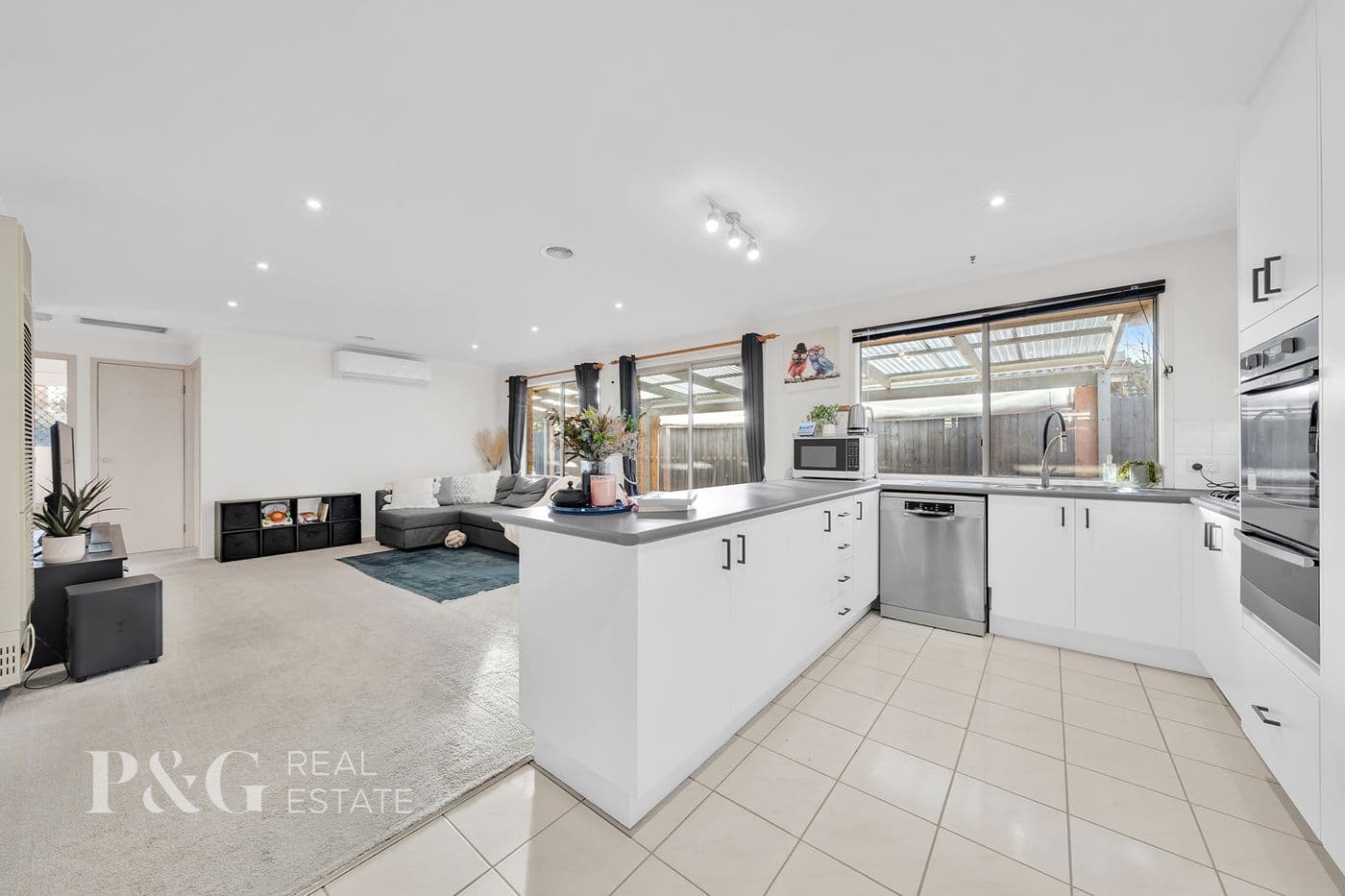 12 England Walk, Narre Warren South - Thumbnail 3