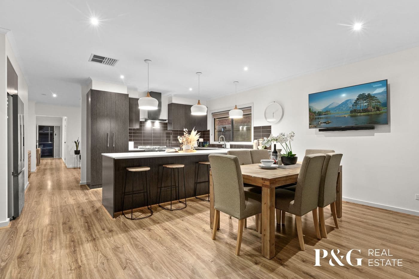 6 Cadillac Street, Cranbourne East - Thumbnail 4