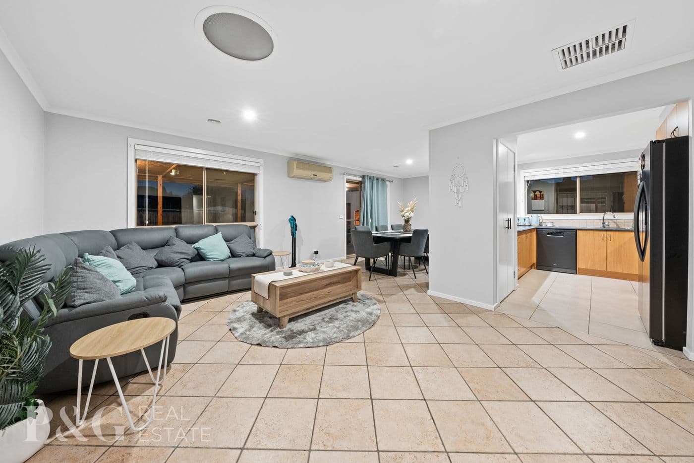 35 Elida Cres, Narre Warren South - Thumbnail 2