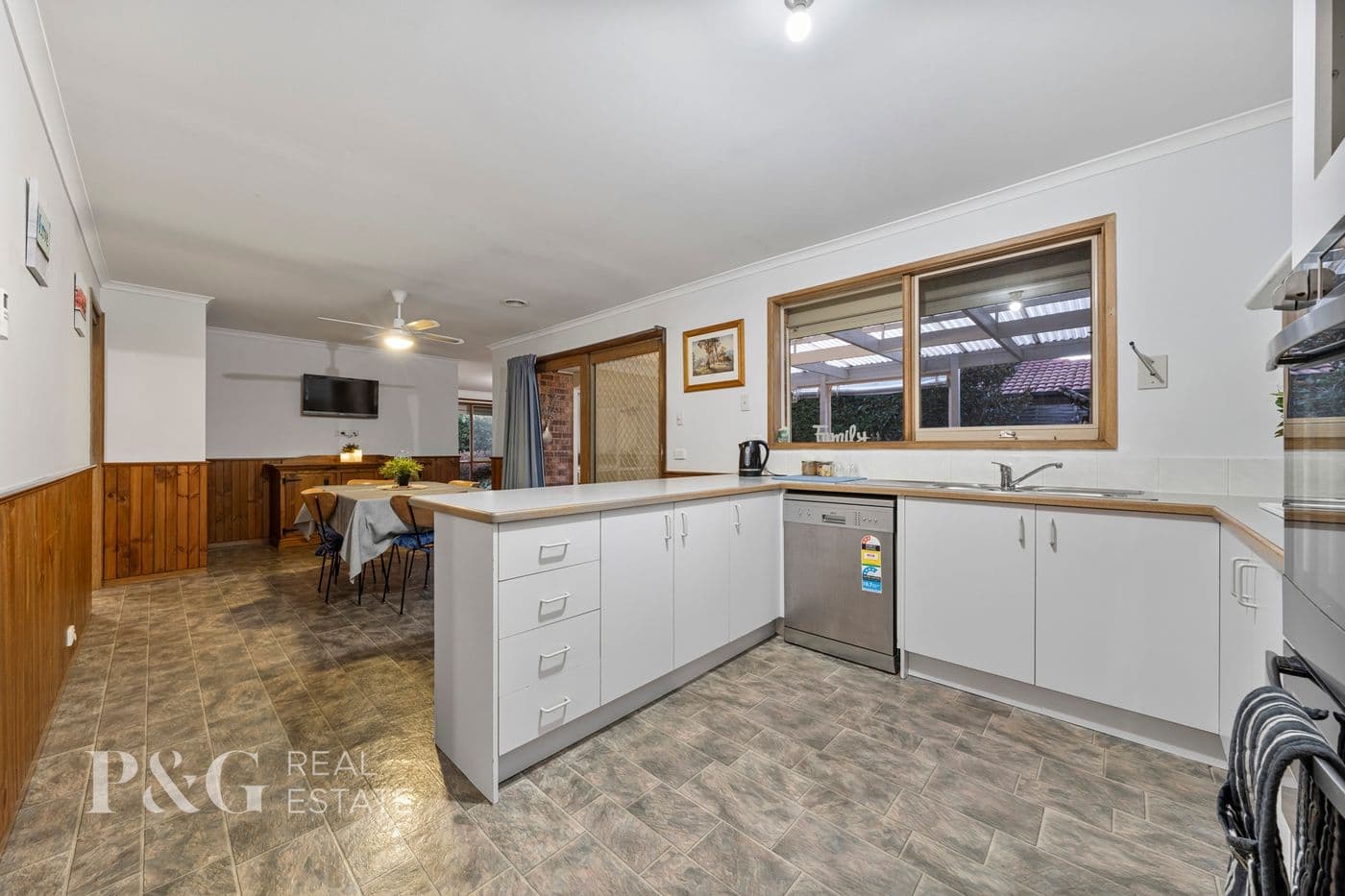 8 Dean Close, Narre Warren South - Thumbnail 3