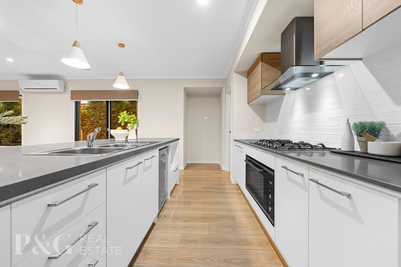 82 Glenrose Boulevard, Clyde North - Thumbnail 4