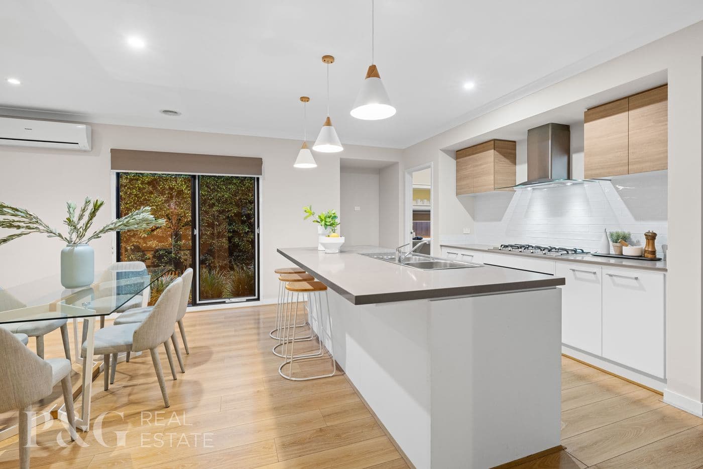82 Glenrose Boulevard, Clyde North - Thumbnail 7