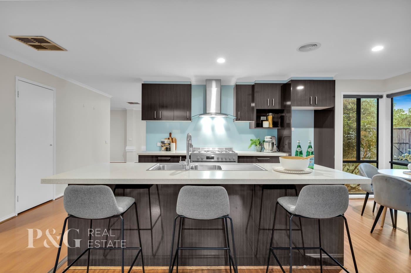 2 Dorchester Drive, Narre Warren South - Thumbnail 2
