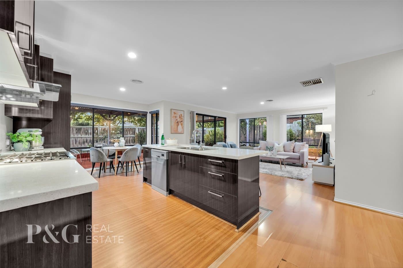 2 Dorchester Drive, Narre Warren South - Thumbnail 3
